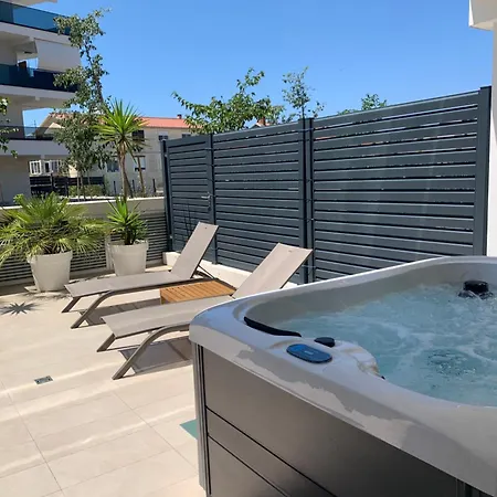 Superior With Private Jacuzzi Apartament Zadar