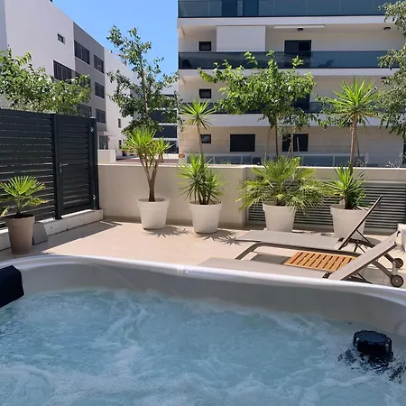 Superior With Private Jacuzzi Apartament *