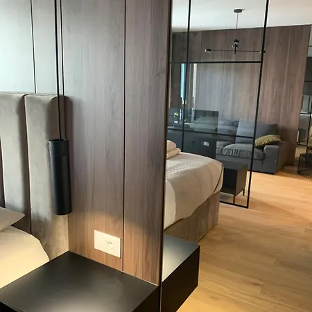 Superior With Private Jacuzzi Apartament