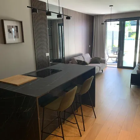Superior With Private Jacuzzi Apartament